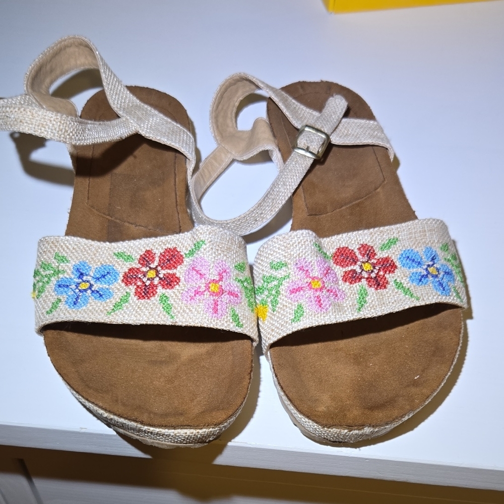 Floral Embroidered Sandals